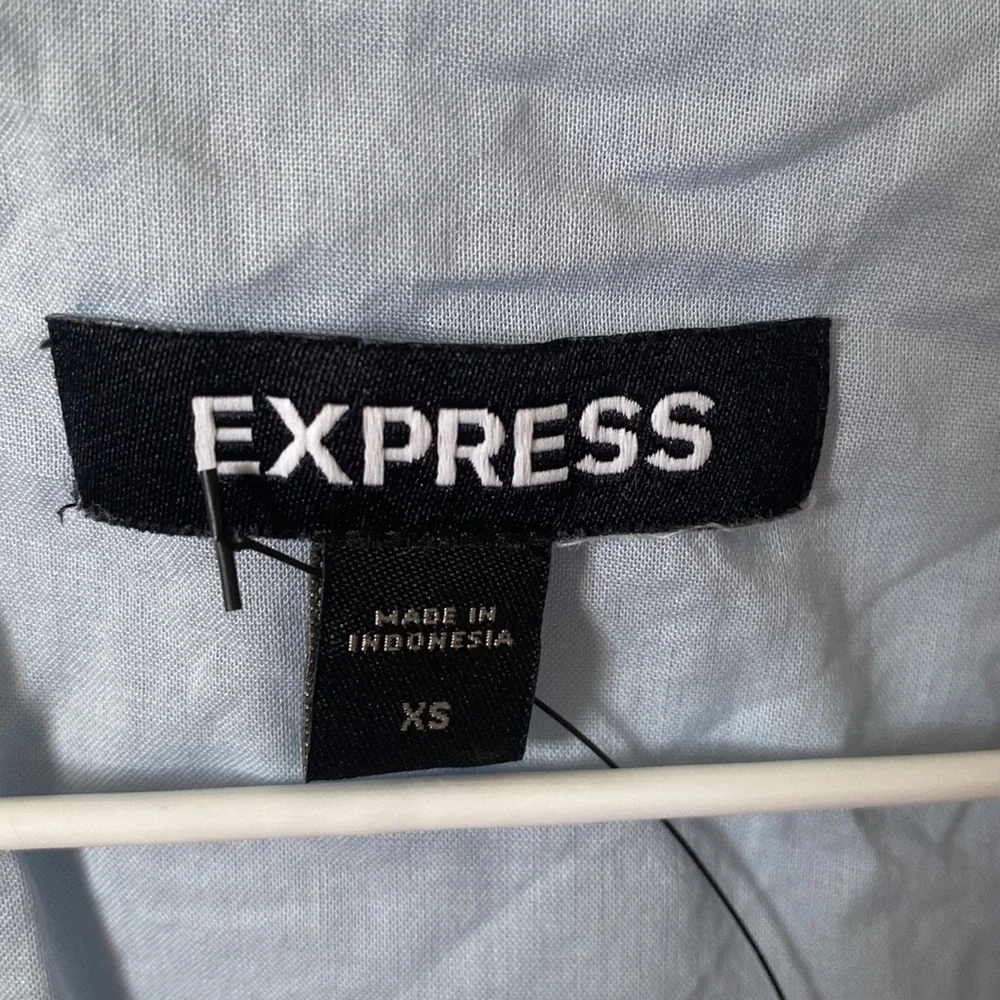 Express Ruffle Front Eyelet Crop - Picture 4 of 5